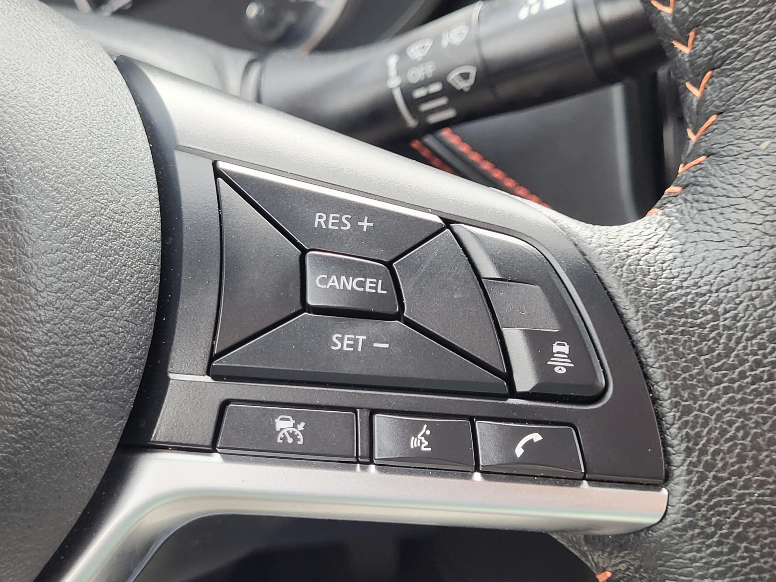 2025 Nissan Versa - Image 27