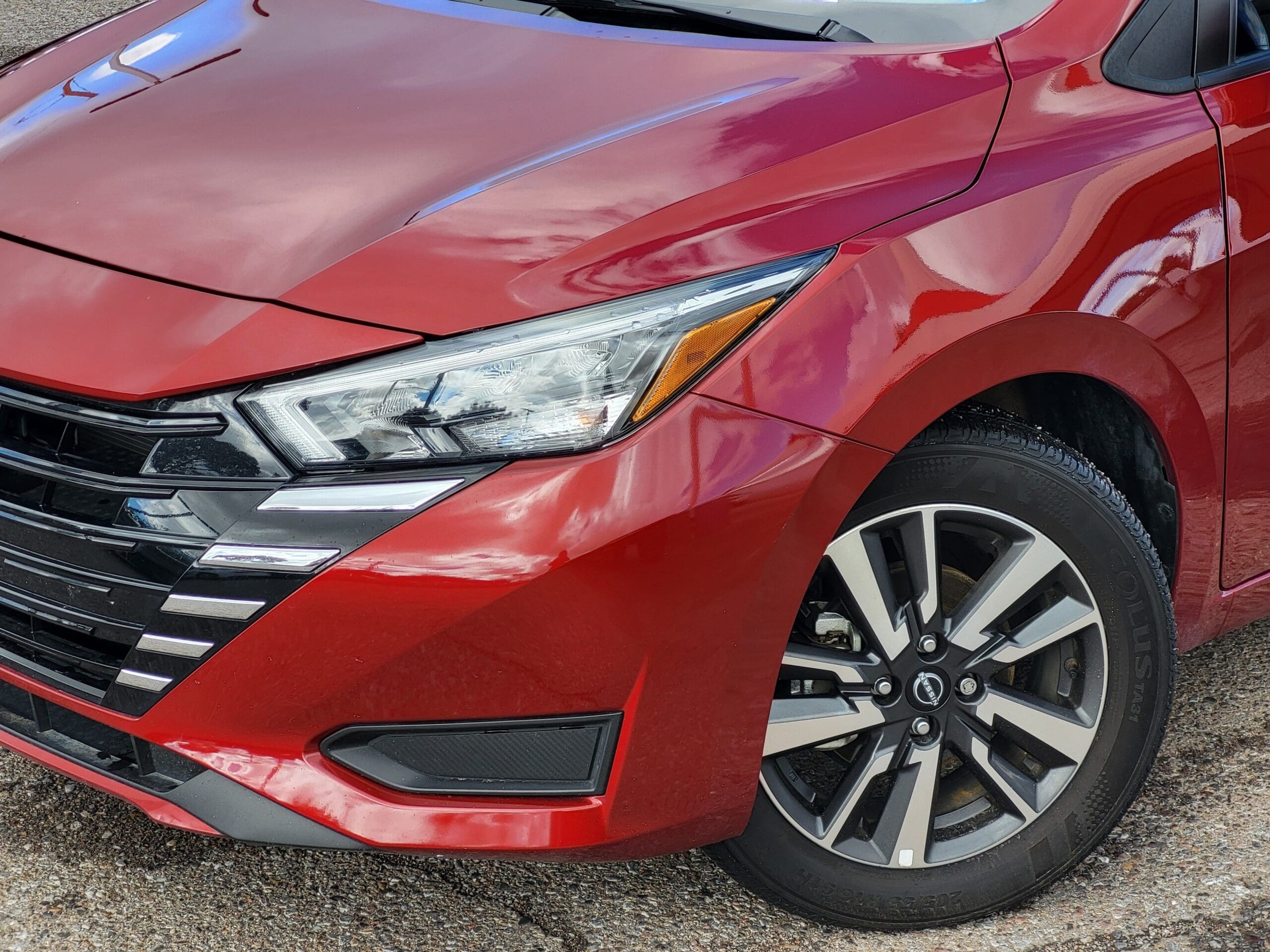 2025 Nissan Versa - Image 8